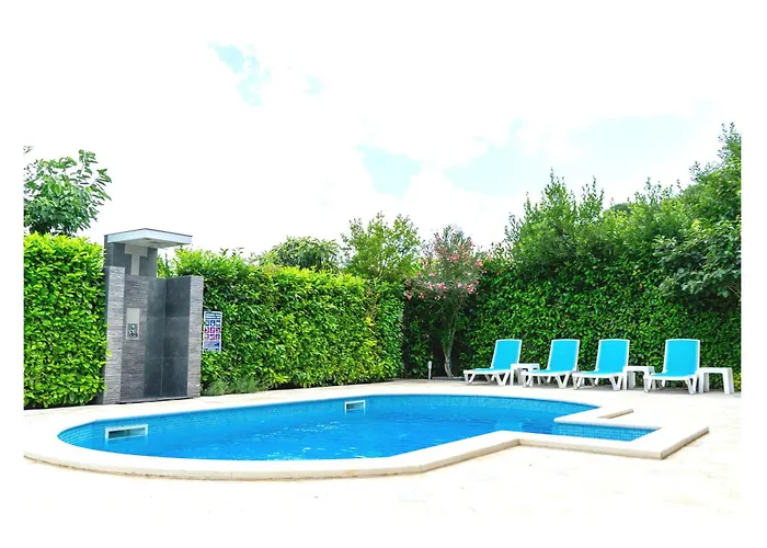 Pula Pool Retreat
